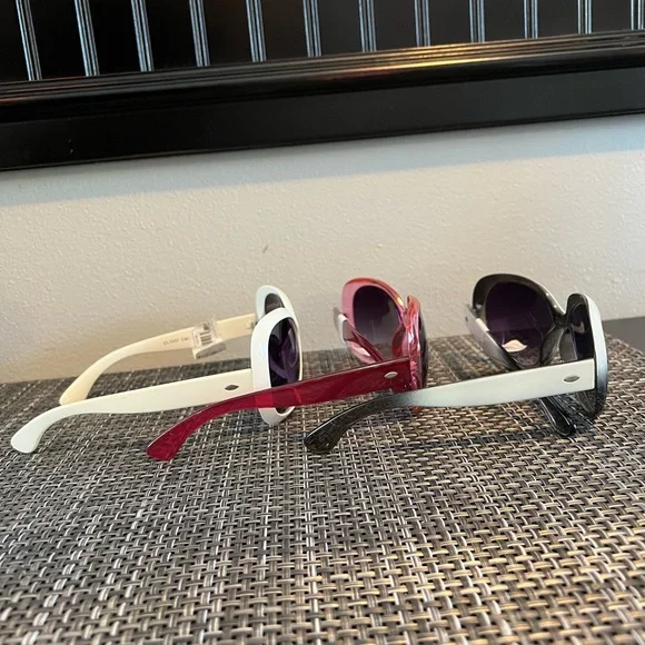 Bundle of Sunglasses - Picture 2 of 6